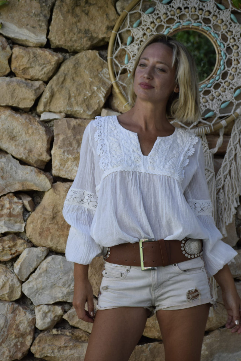 Blusa con puntilla outlet